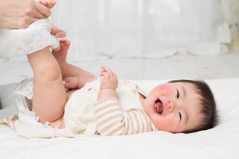 Sinh con tại nhà không ai đỡ đẻ thì cấp giấy chứng sinh theo mẫu nào?