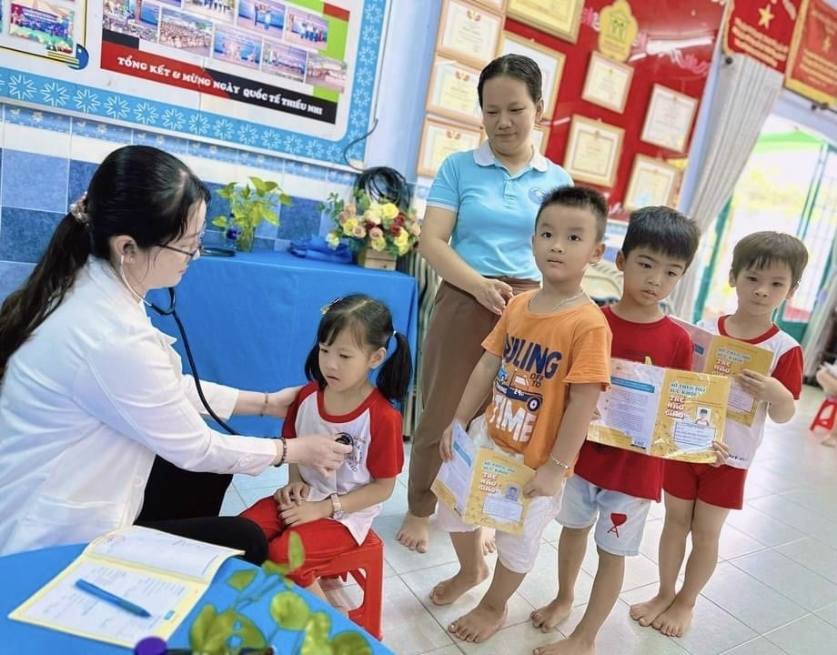Sẽ có 02 Nghị quyết của Bộ Chính trị về đột phát lĩnh vực y tế, giáo dục