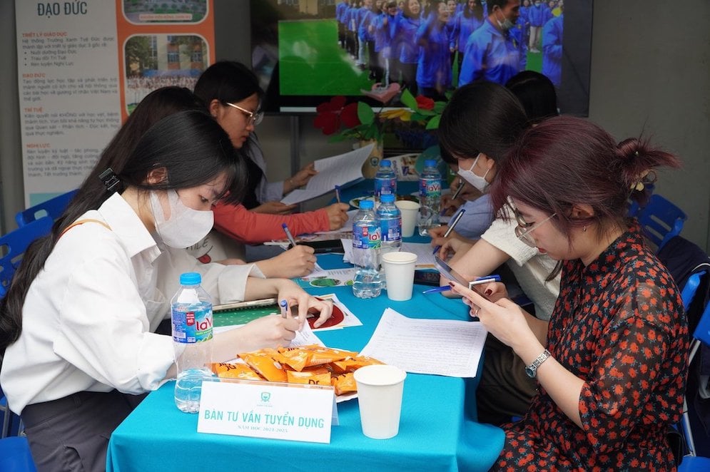 Tuyển dụng sinh viên giỏi tốt nghiệp ngành khác có nguyện vọng làm giáo viên