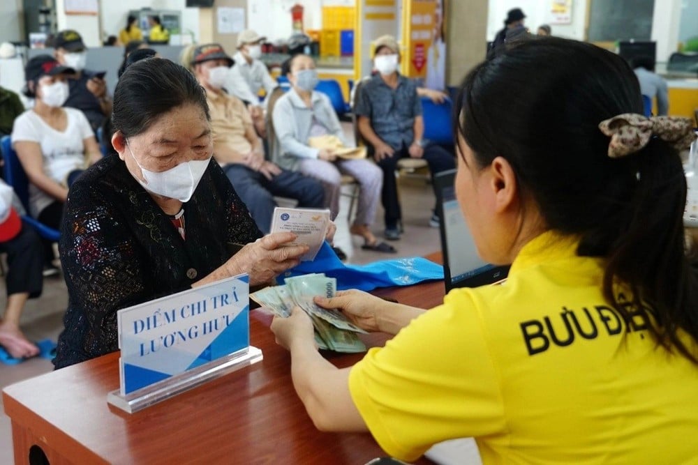 Lương hưu là gì? Có áp dụng tăng mức lương hưu hơn 15% năm 2025 hay không?