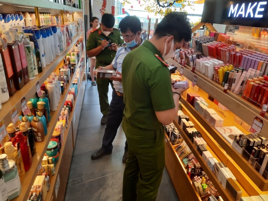 Bộ Y tế: Triển khai tháng cao điểm ngăn chặn buôn lậu, gian lận thương mại và hàng giả từ 15/5/2025 đến 15/6/2025