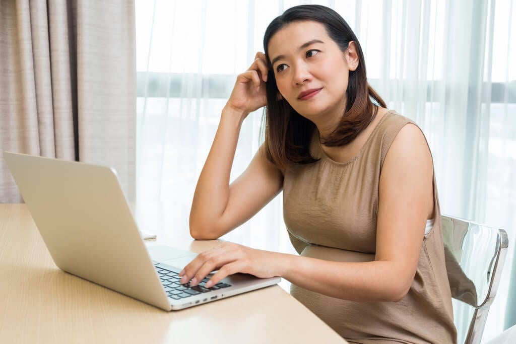 Chính sách đối với lao động nữ đang mang thai hoặc nuôi con dưới 36 tháng tuổi trong cơ sở công nghiệp quốc phòng nòng cốt từ 01/7/2025 (Hình ảnh từ Internet)