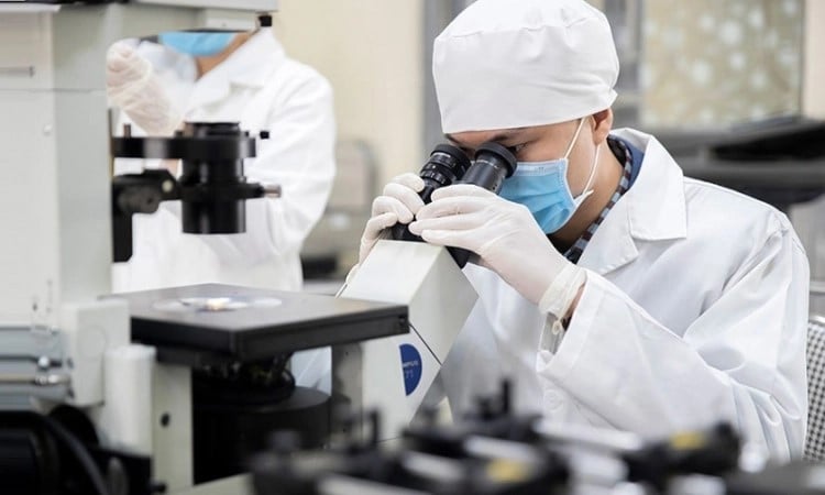 Chính sách đối với chuyên gia và nhà khoa học đầu ngành trong cơ sở công nghiệp quốc phòng nòng cốt