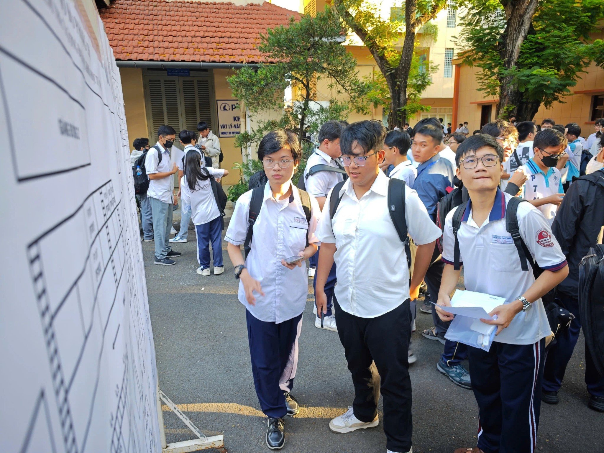 Thí sinh được cộng điểm ưu tiên thi tuyển sinh đại học cao đẳng 2025 cần nộp minh chứng gì?