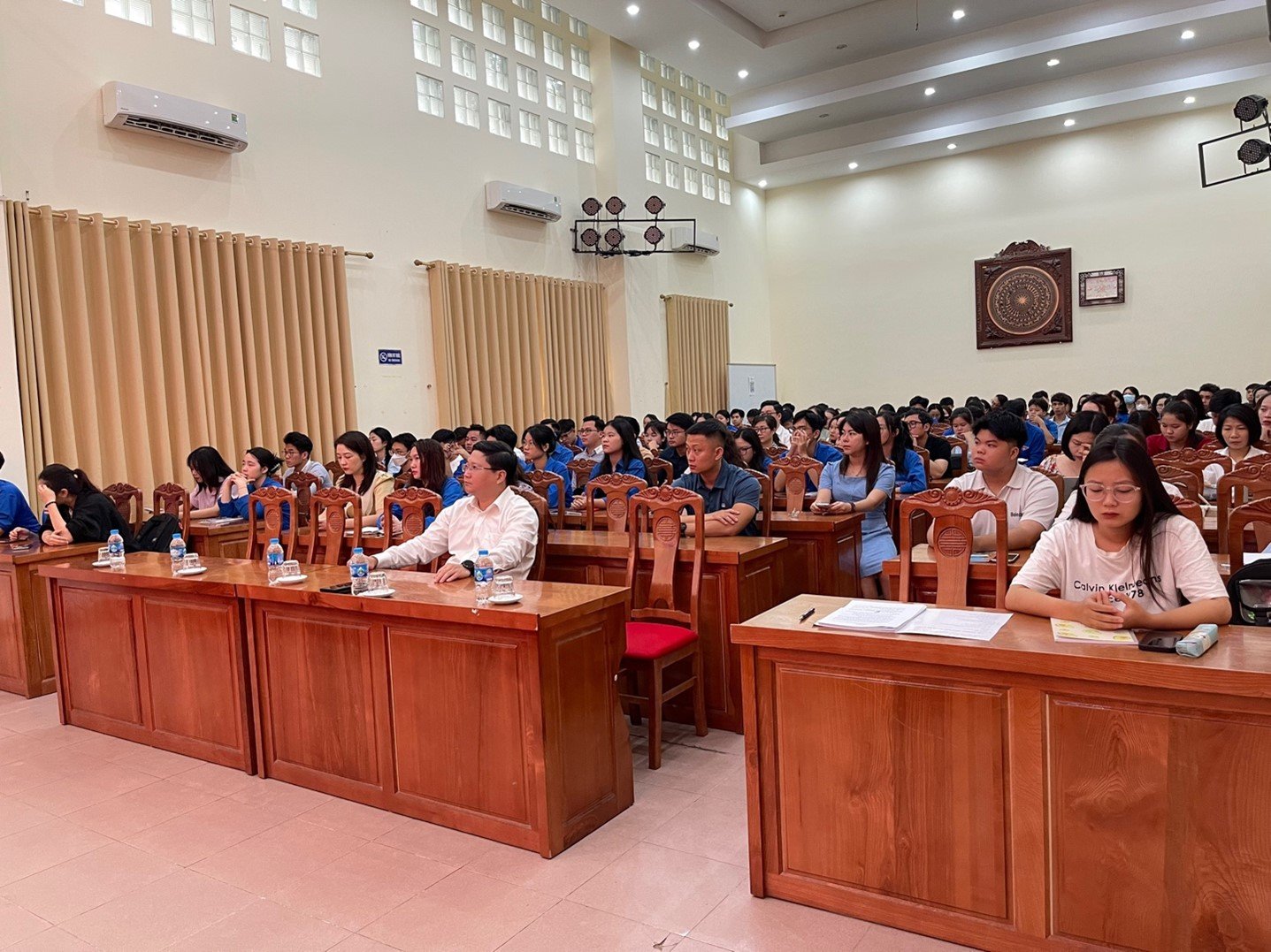Thông báo tổ chức lớp bồi dưỡng, nhận thức về Đảng và lớp bồi dưỡng lý luận chính trị dành cho đảng viên mới đợt 1 (Hình ảnh từ Internet)