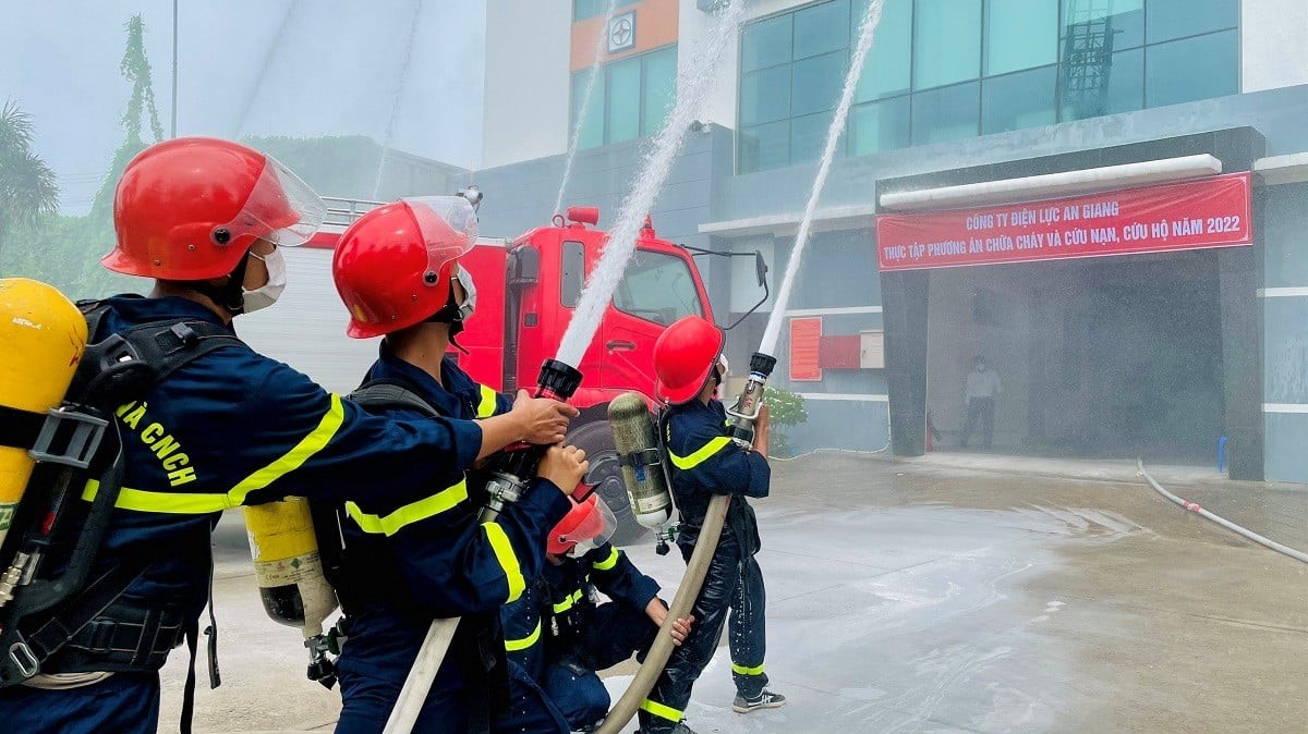 Cách tính chế độ bồi dưỡng PCCC cứu nạn cứu hộ của cán bộ chiến sĩ từ 01/7/2025