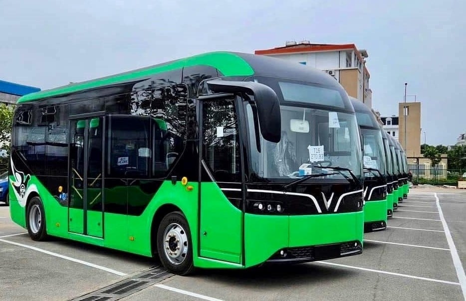 Chuyển đổi 100% xe buýt xăng dầu sang xe buýt điện chậm nhất vào năm 2030 tại Hà Nội