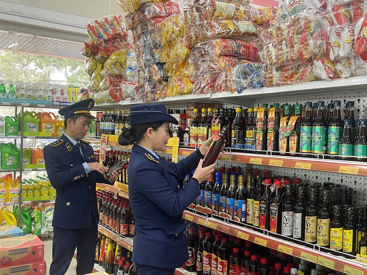 Cục An toàn thực phẩm triển khai tháng cao điểm đấu tranh ngăn chặn và đẩy lùi buôn lậu, xâm phạm quyền sở hữu trí tuệ