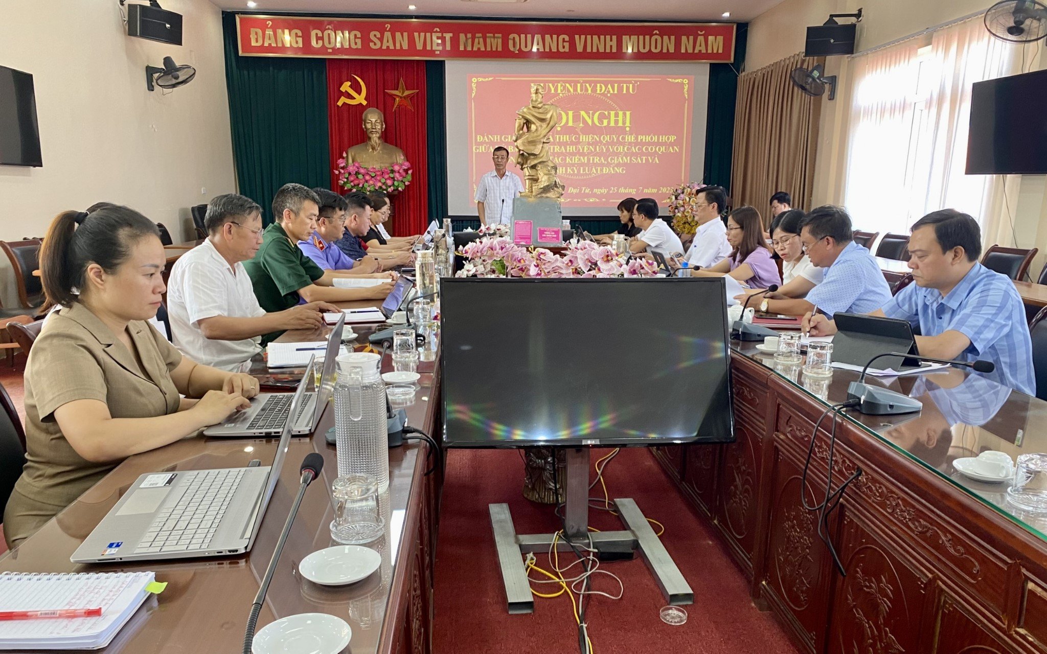 Quy định 296-QĐ/TW: Chế độ làm việc ủy ban kiểm tra các cấp