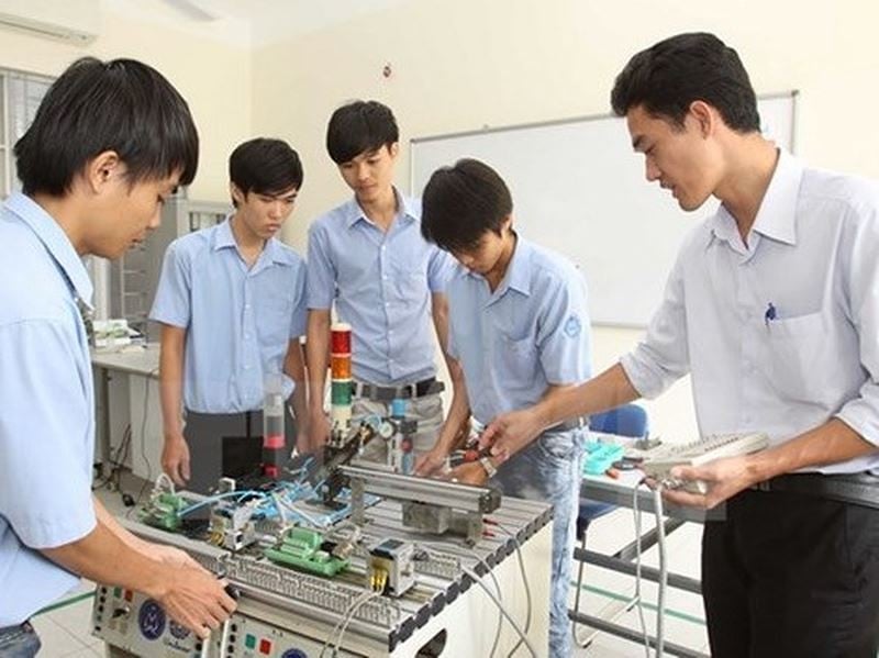 Tiêu chuẩn và điều kiện dự xét thăng hạng đối với giảng viên giáo dục nghề nghiệp chính (hạng II)