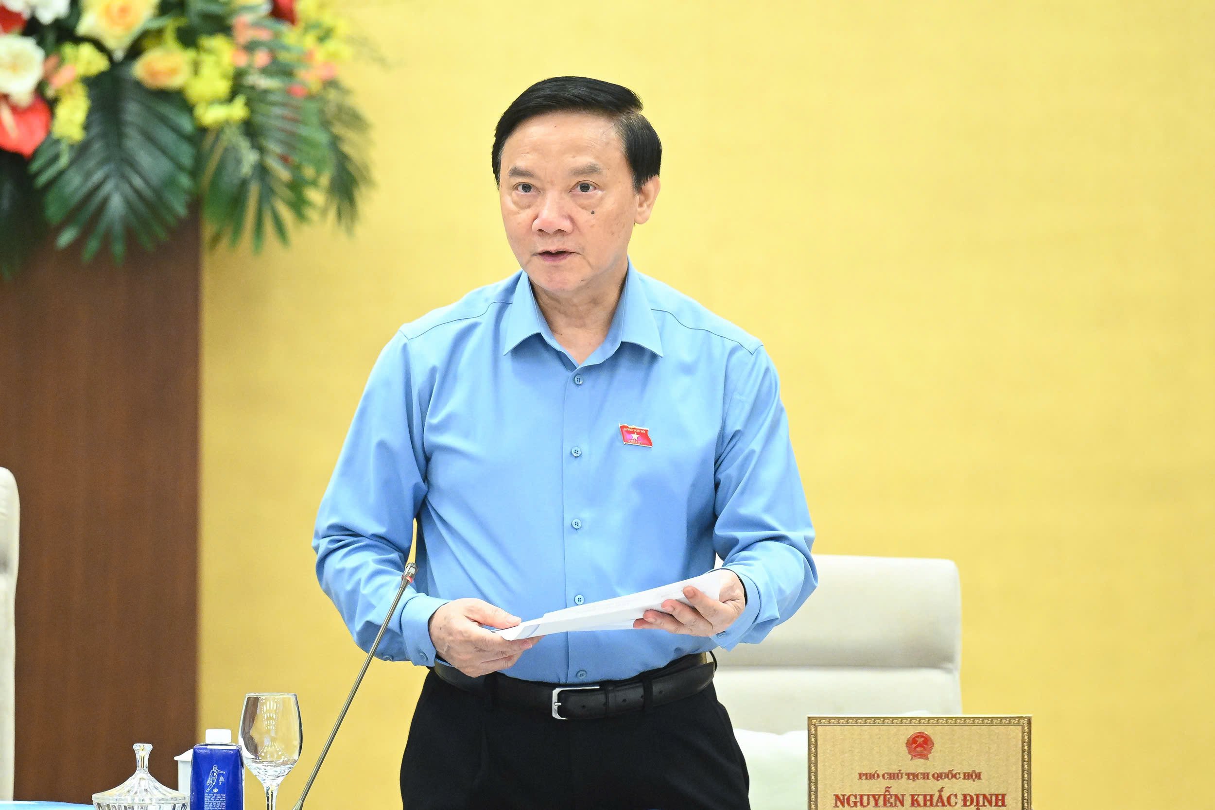 Phó Chủ tịch Quốc hội Nguyễn Khắc Định phát biểu kết luận Phiên họp