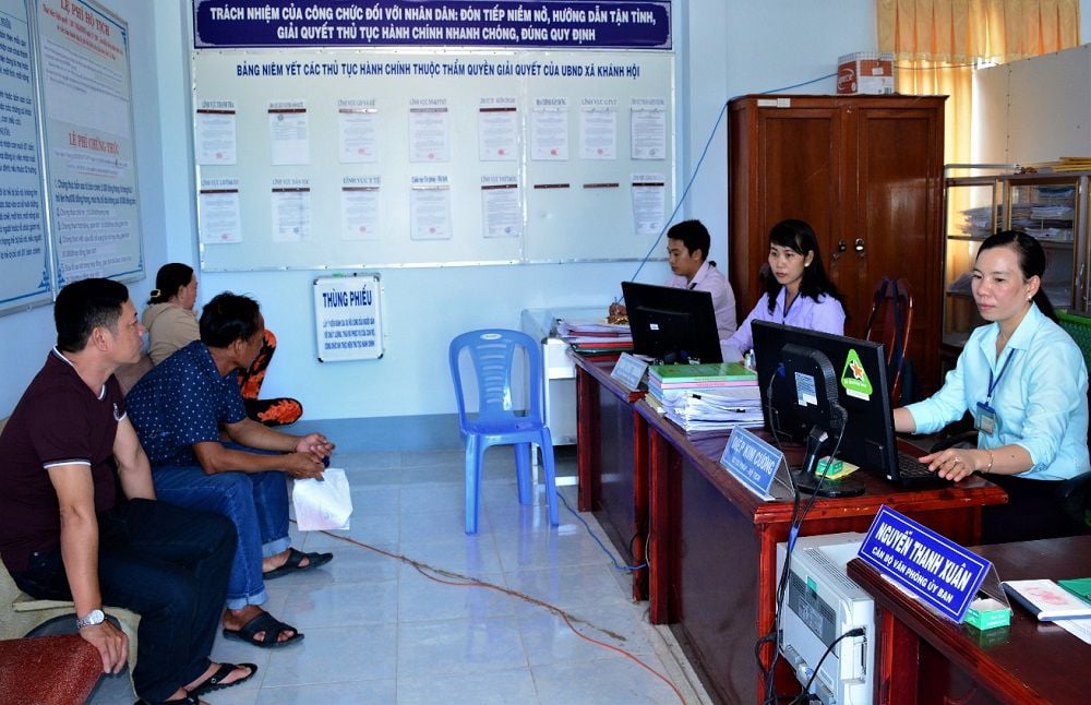 Công chức cấp xã mới bắt buộc có trình độ đại học trở lên