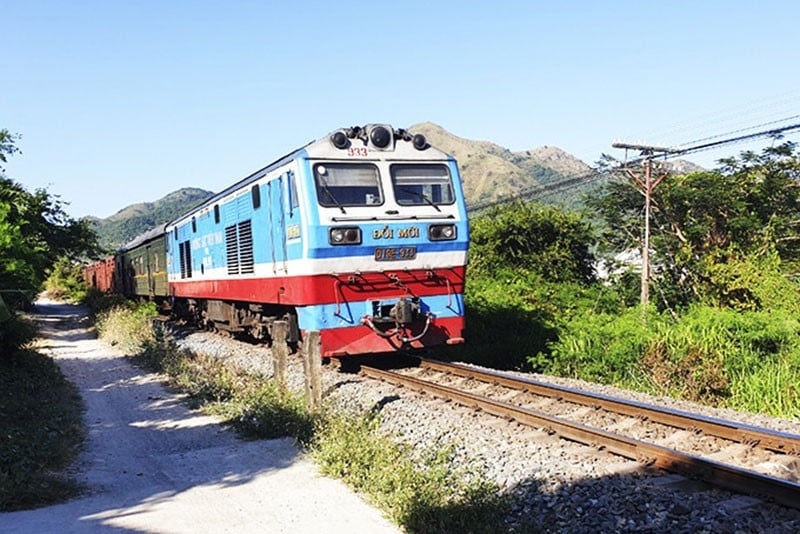 Xử lý nghiêm các hành vi ném đất đá lên tàu hỏa theo Công văn 95/UBATGTQG