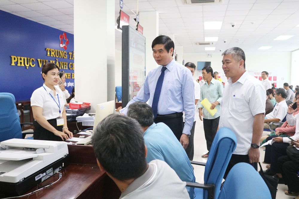 Cách thức nộp hồ sơ, nhận kết quả giải quyết thủ tục hành chính tại Trung tâm Phục vụ hành chính công (Hình ảnh từ Internet)