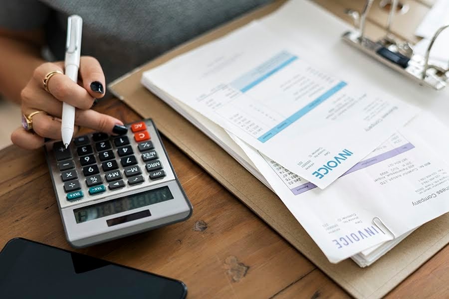 Doanh nghiệp có phải xuất hóa đơn GTGT cho khoản tiền thừa của khách hàng không?