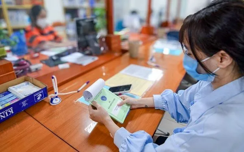 Người có hợp đồng lao động từ 01 tháng trở lên phải tham gia BHXH bắt buộc từ 01/7/2025 (Hình ảnh từ Internet)