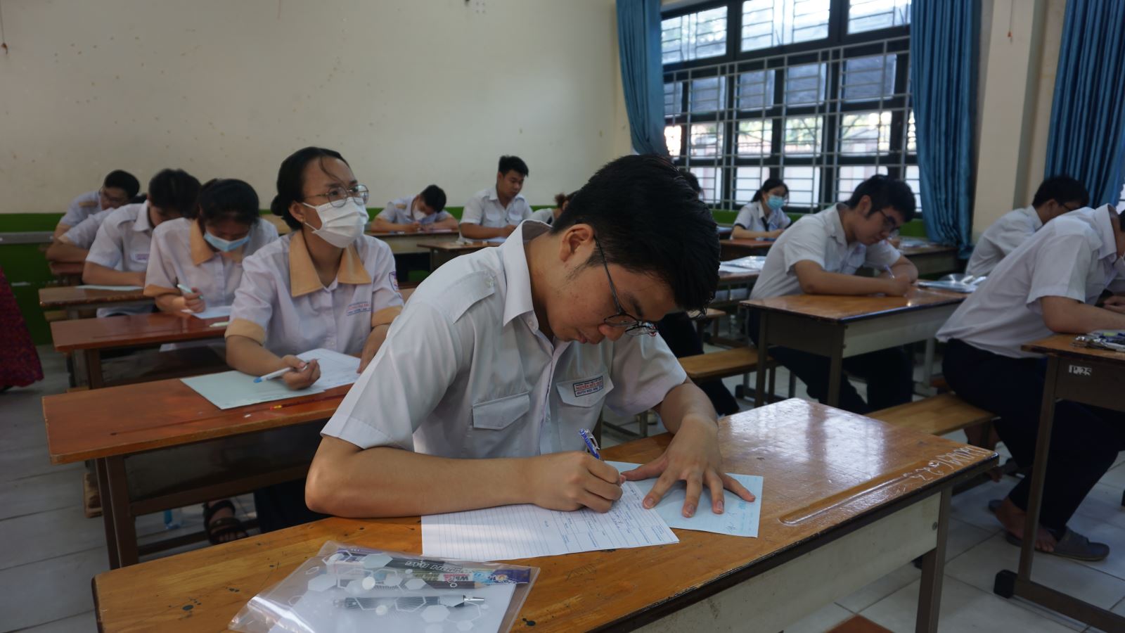 Mấy giờ hết giờ làm bài thi môn Ngữ văn THPTQG 2025? Làm đến mấy giờ được ra khỏi phòng thi