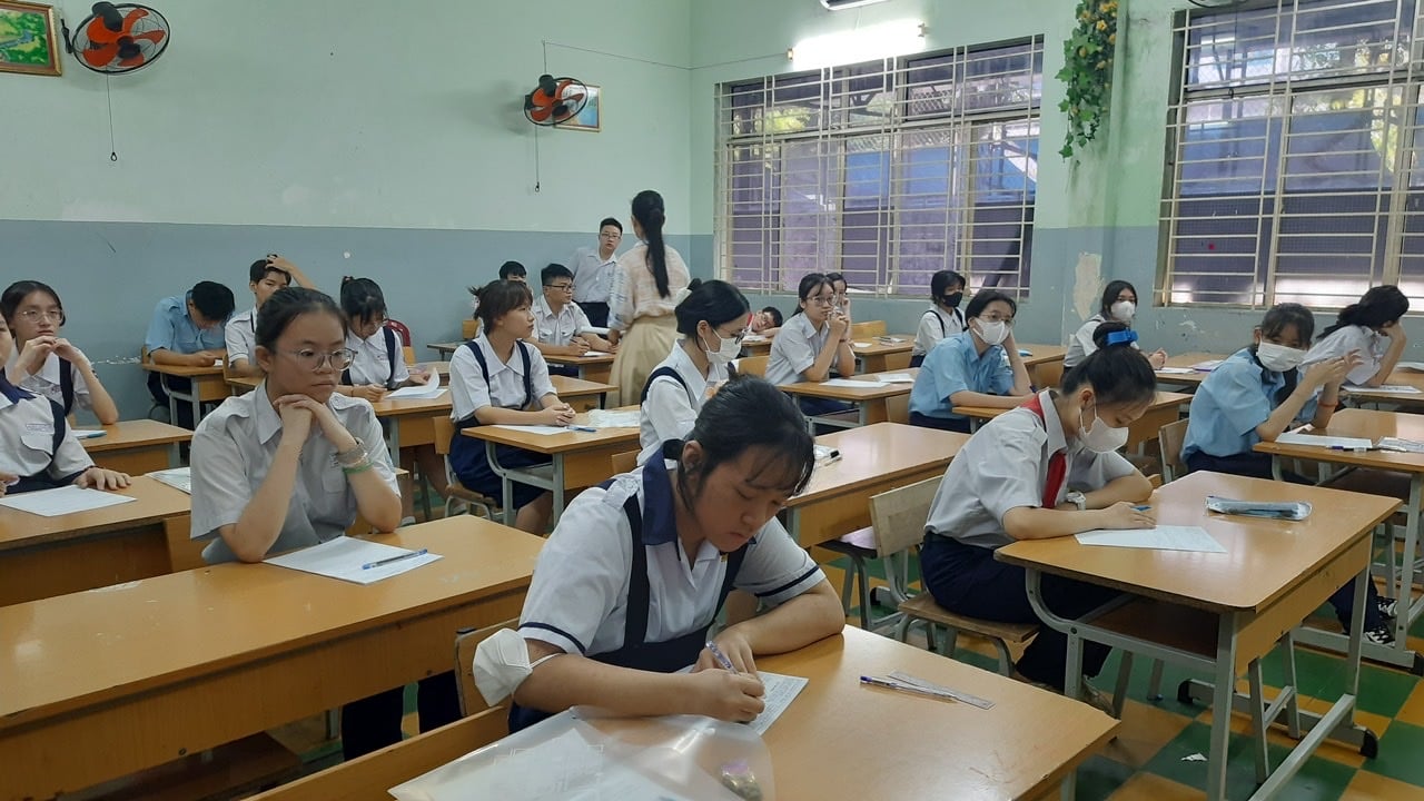 Chính thức có điểm chuẩn vào lớp 10 công lập tại TPHCM năm học 2025-2026