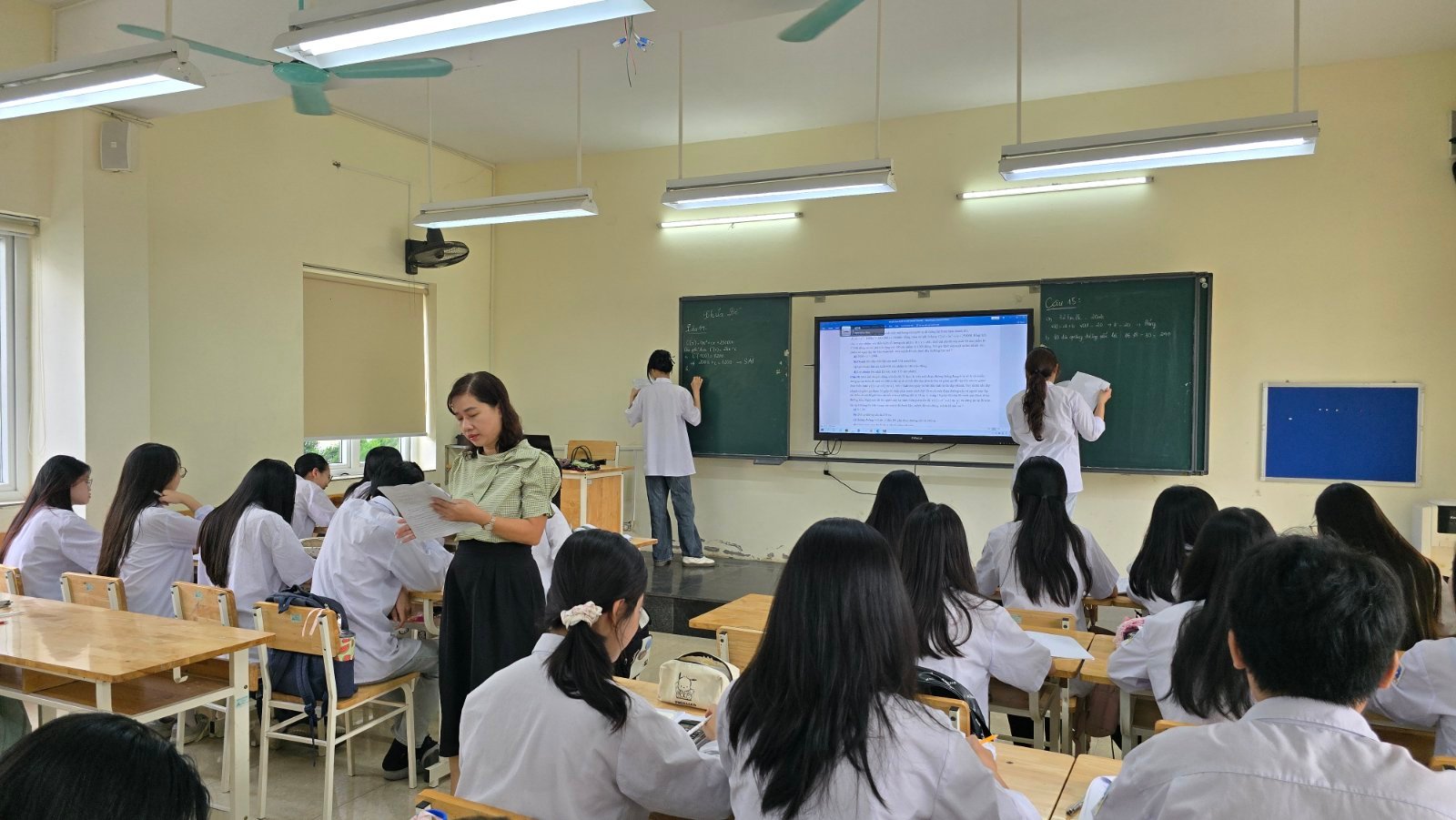 Giáo viên và giảng viên là ai theo Luật Nhà giáo 2025?