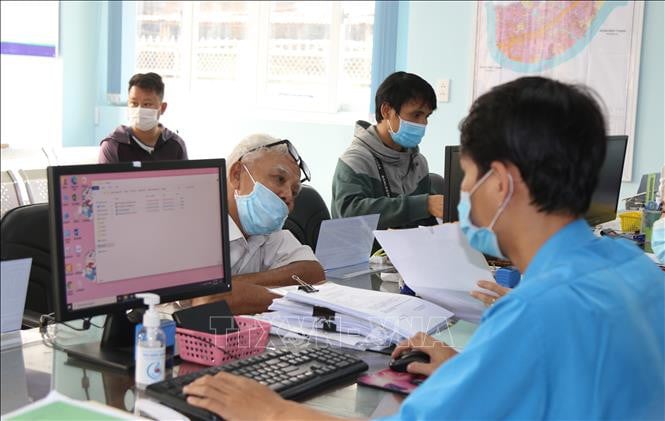 Điều kiện cán bộ không chuyên trách xã được tiếp nhận vào làm công chức