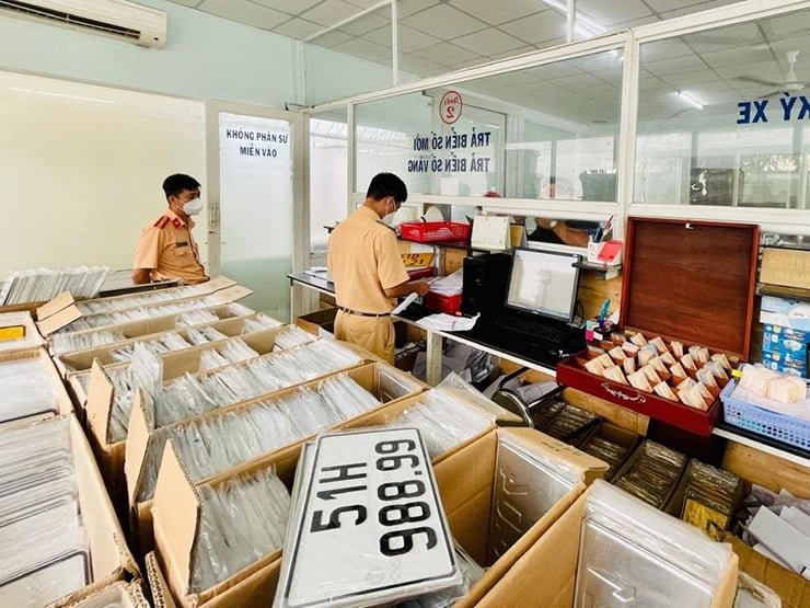 Tra cứu mức lệ phí đăng ký cấp biển số xe tại TPHCM từ ngày 01/7/2025