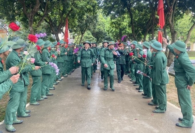 Quy định mới về xuất ngũ với hạ sĩ quan, binh sĩ phục vụ tại ngũ từ ngày 01/7/2025 