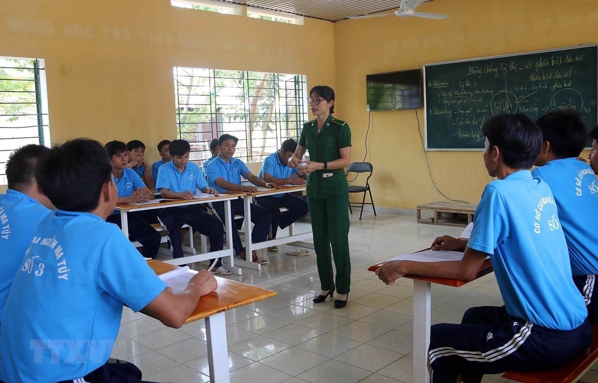 Sửa đổi hồ sơ và trình tự đăng ký cung cấp dịch vụ cai nghiện ma túy tự nguyện tại gia đình