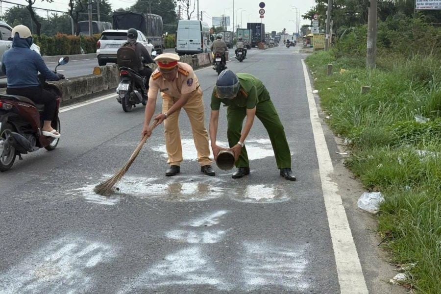 Hành vi phun sơn vẽ bậy lên mặt đường có thể bị phạt đến 2 triệu đồng 