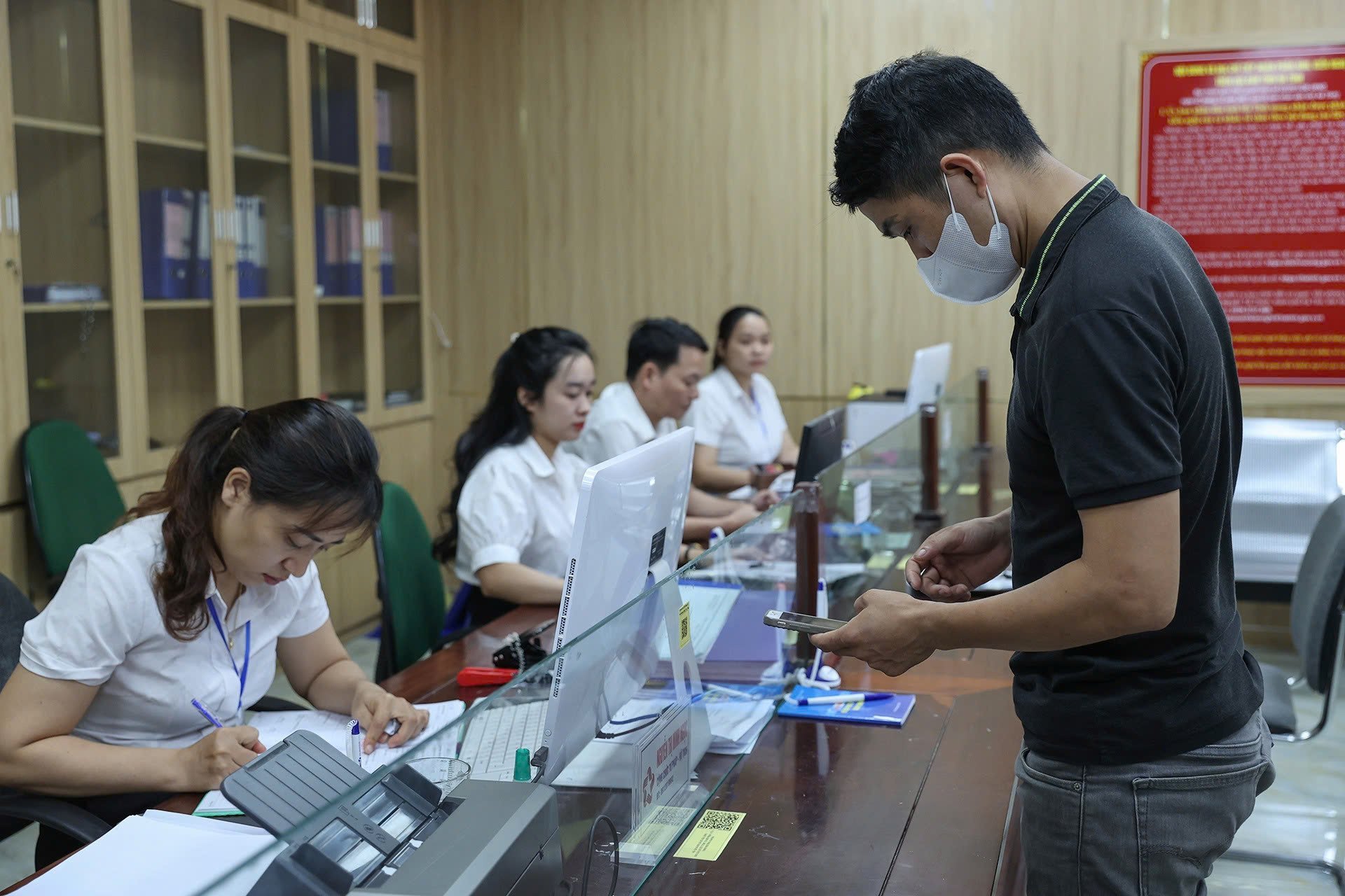 Cán bộ không chuyên trách thôi kiêm nhiệm được hưởng chính sách theo Nghị định 154/2025 không