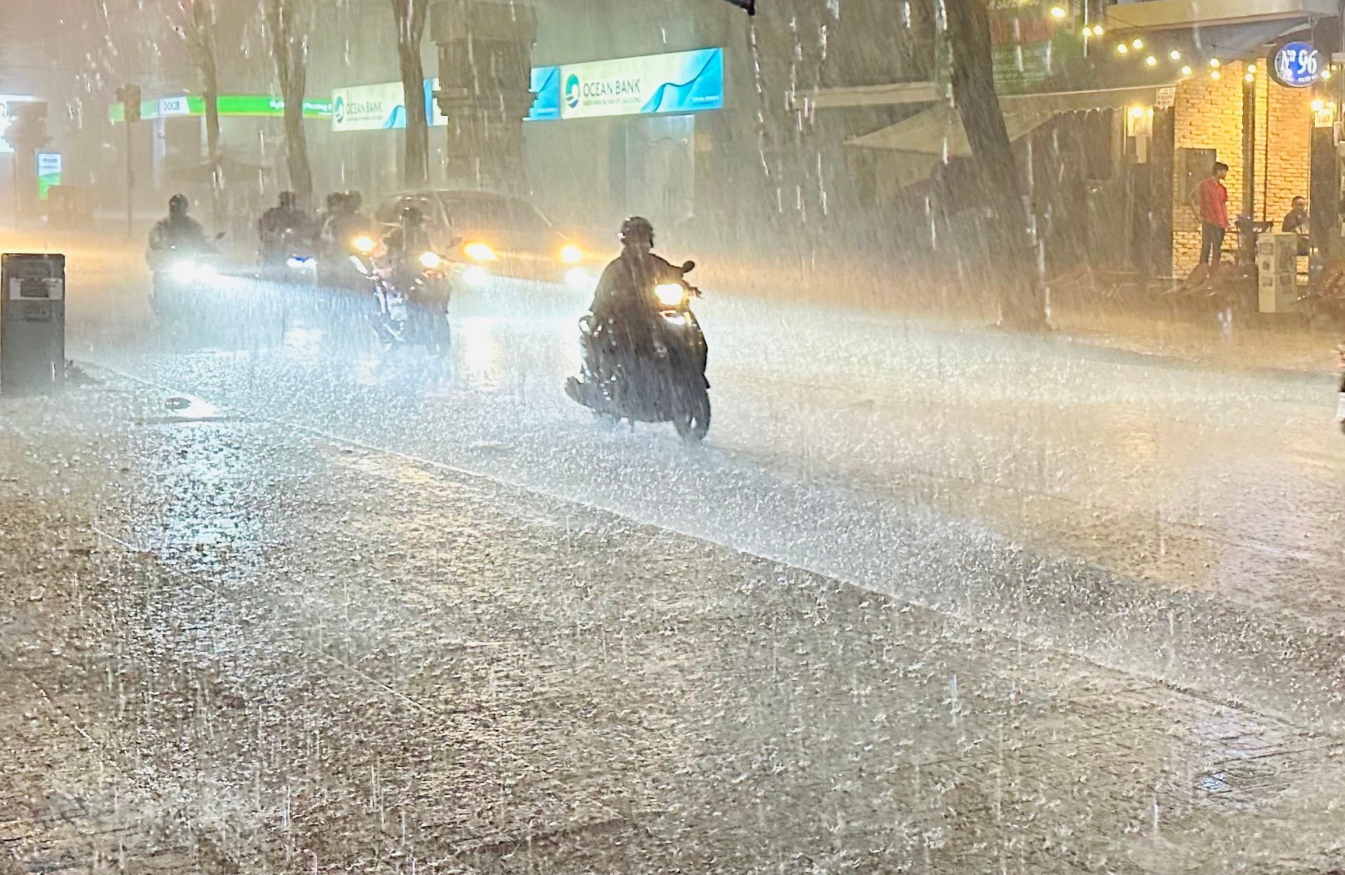 Bão số 3 Wipha: Người lao động khu vực ảnh hưởng có được nghỉ làm không