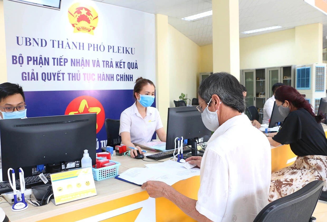 Có bắt buộc nộp bản sao có chứng thực khi làm thủ tục hành chính không?