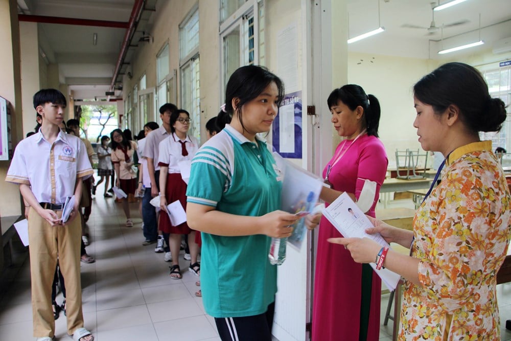 Link tra cứu điểm sàn các trường đại học tại TPHCM năm 2025