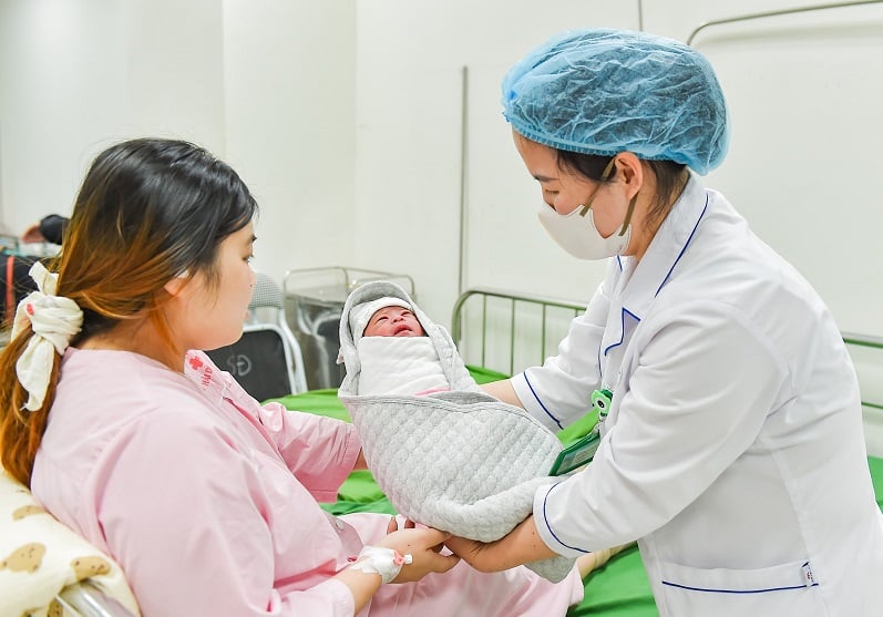 Trợ cấp thai sản 02 triệu đồng cho mỗi con được sinh ra với người lao động từ đầu tháng 7/2025 (Hình ảnh từ Internet)