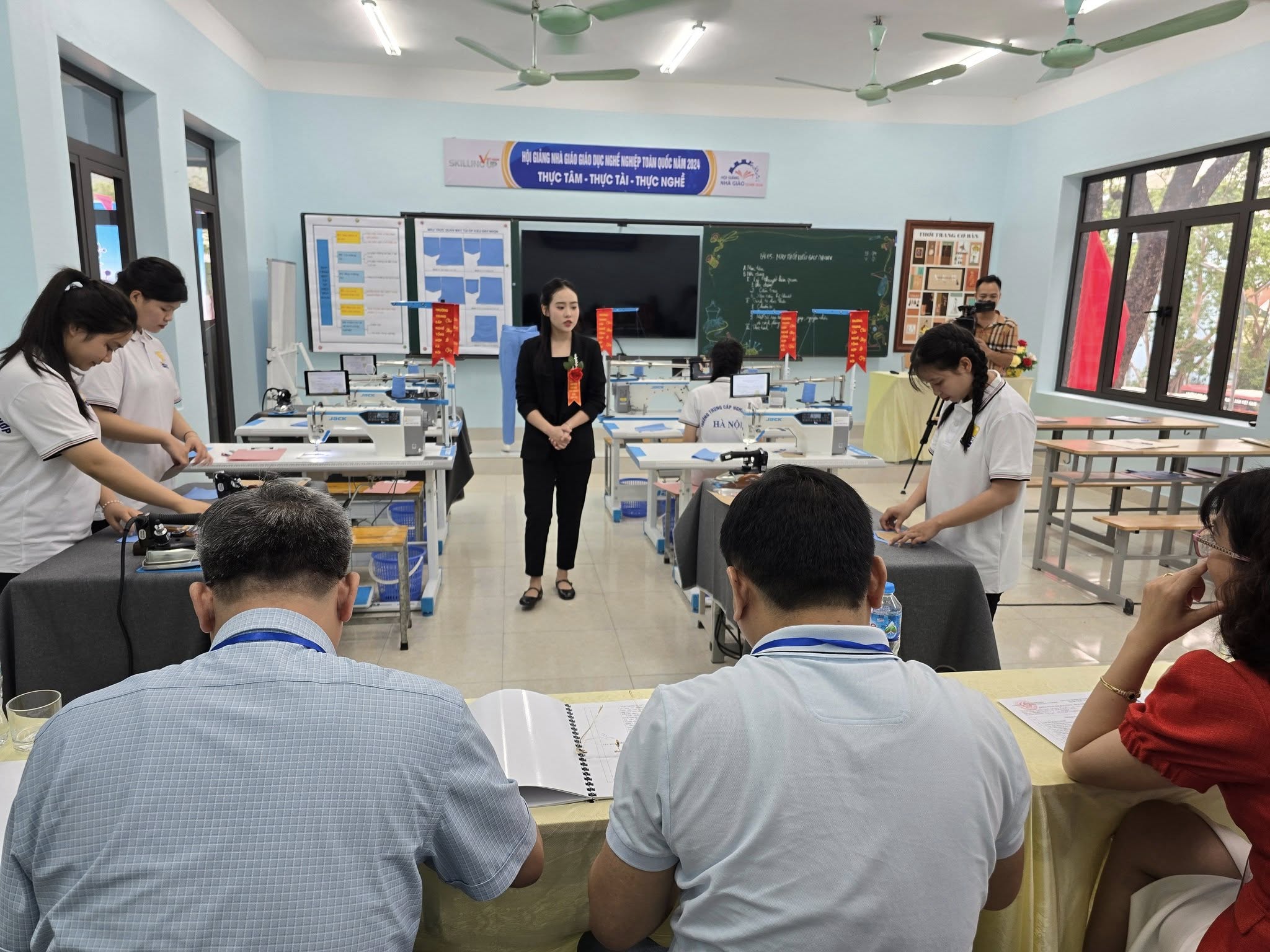 Chuẩn nghề nghiệp giáo viên sơ cấp hạng 3 năm 2026