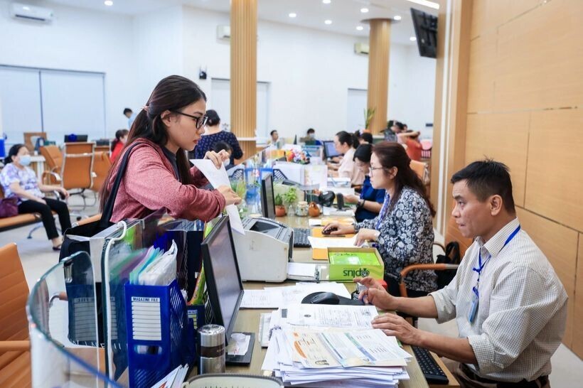 Người tinh giản biên chế có phải hoàn trả trợ cấp nếu được tuyển dụng lại không