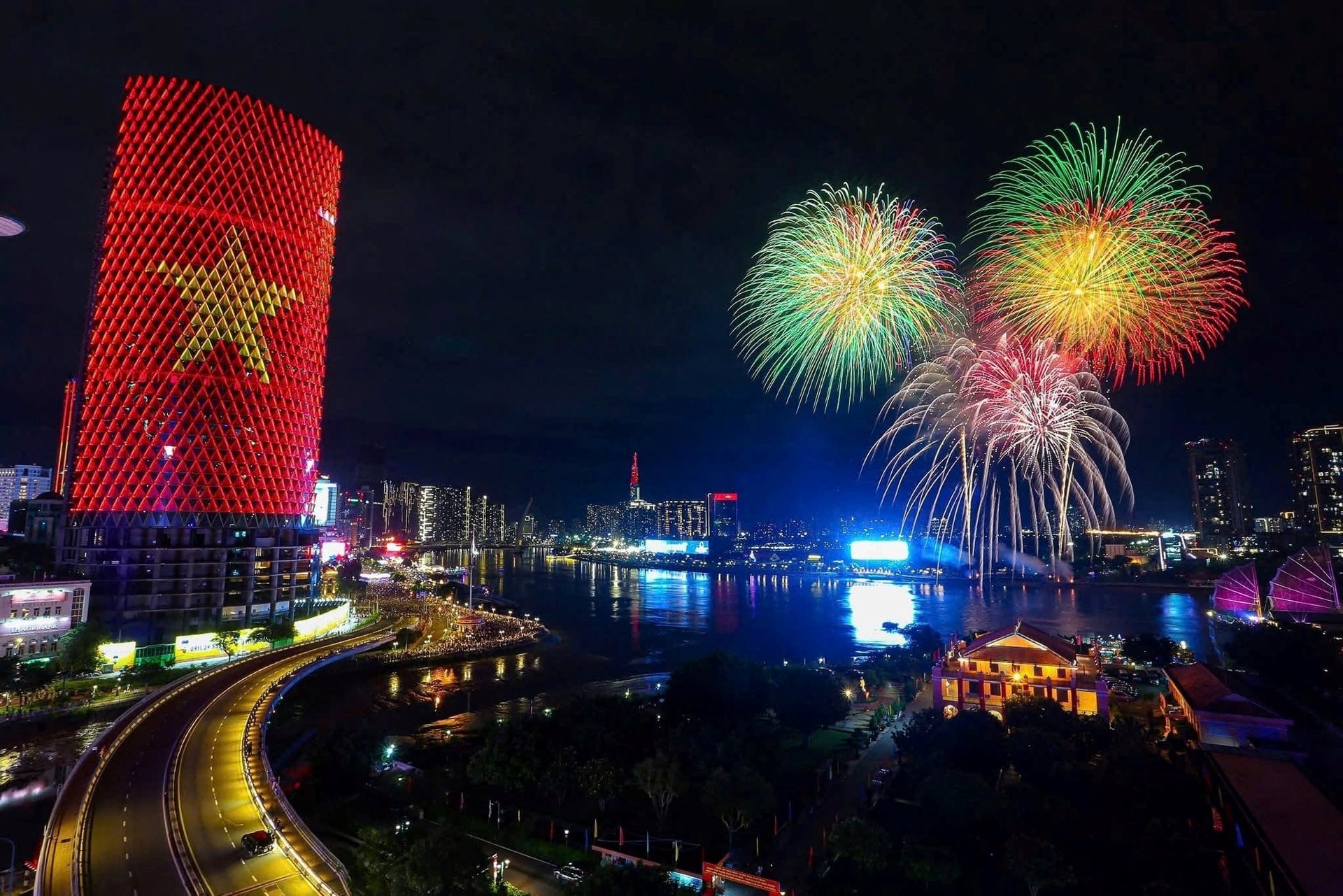 Lịch cấm đường TP HCM ngày 30/4/2026 phục vụ chương trình bắn pháo hoa