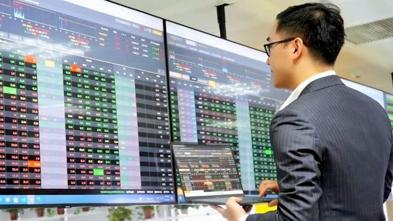 Hồ sơ đề nghị cấp chứng chỉ hành nghề chứng khoán [Cập nhật mới 2026]
