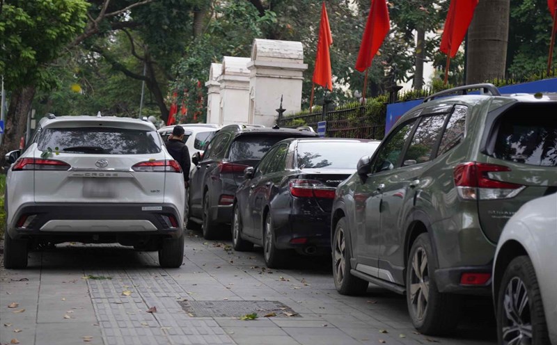 Phí sử dụng tạm thời vỉa hè để trông xe tại Hà Nội năm 2026