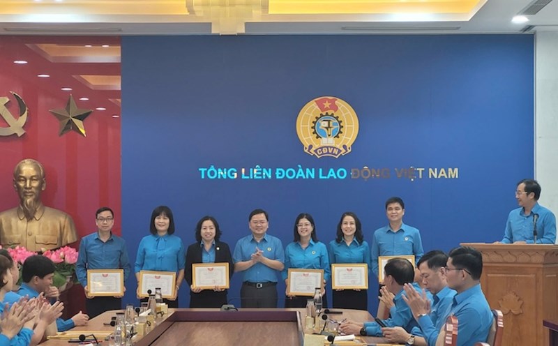 Hồ sơ, thủ tục xét tặng danh hiệu Chiến sĩ thi đua toàn quốc từ 01/10/2026 (Đề xuất)
