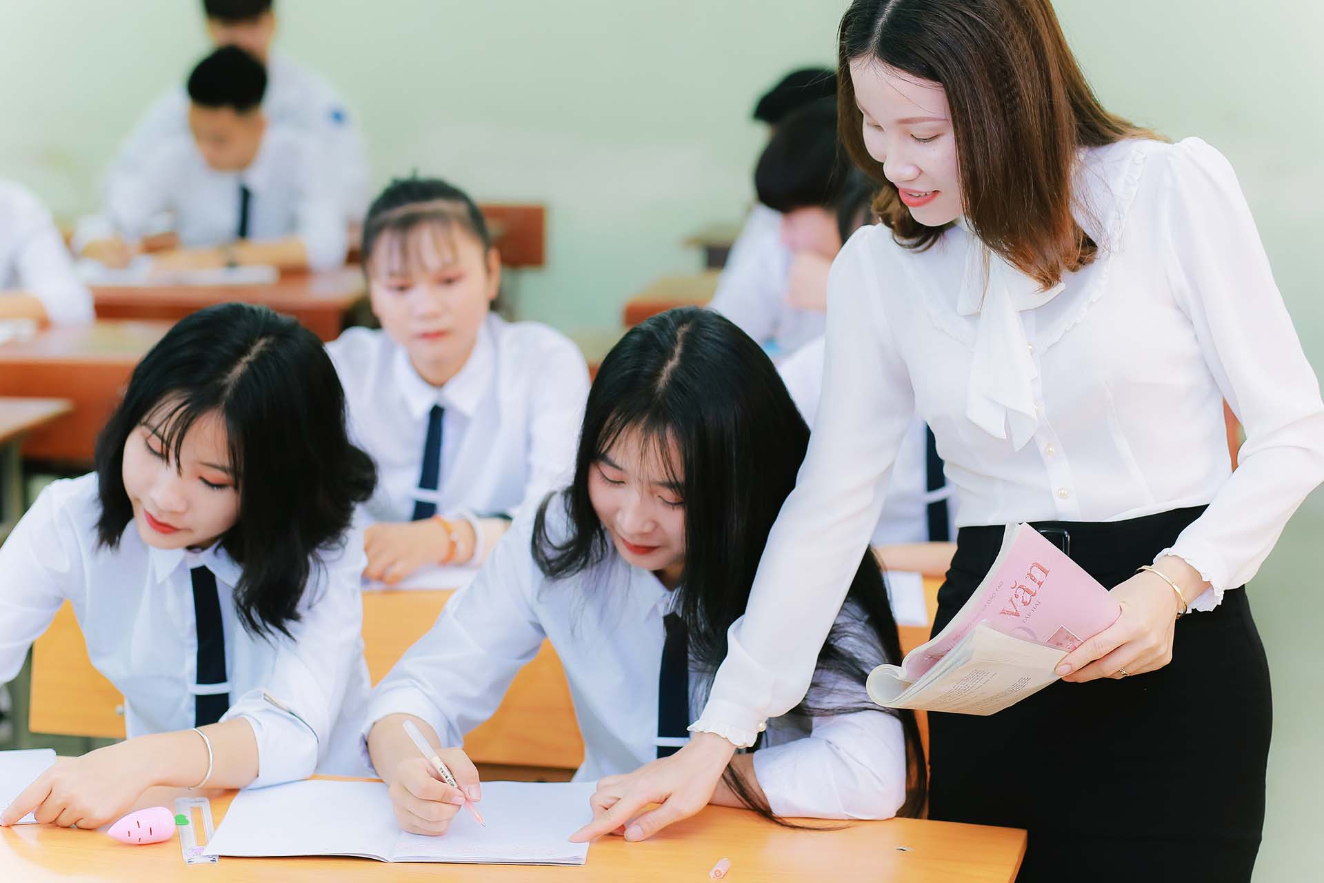 Bảng lương chính thức của giáo viên THPT từ 01/7/2026