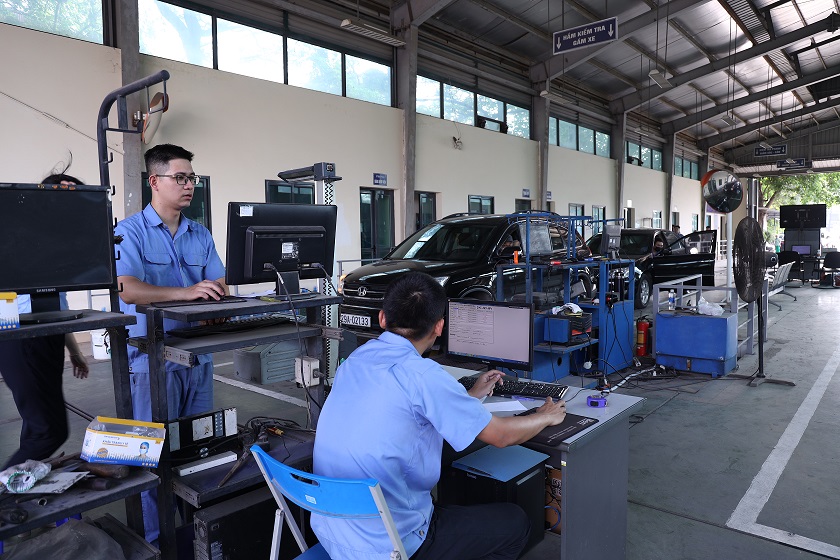 Quyết định 744/QĐ-BXD: Hướng dẫn kết nối và sử dụng dữ liệu đăng kiểm xe thay thế giấy tờ trong giải quyết thủ tục hành chính