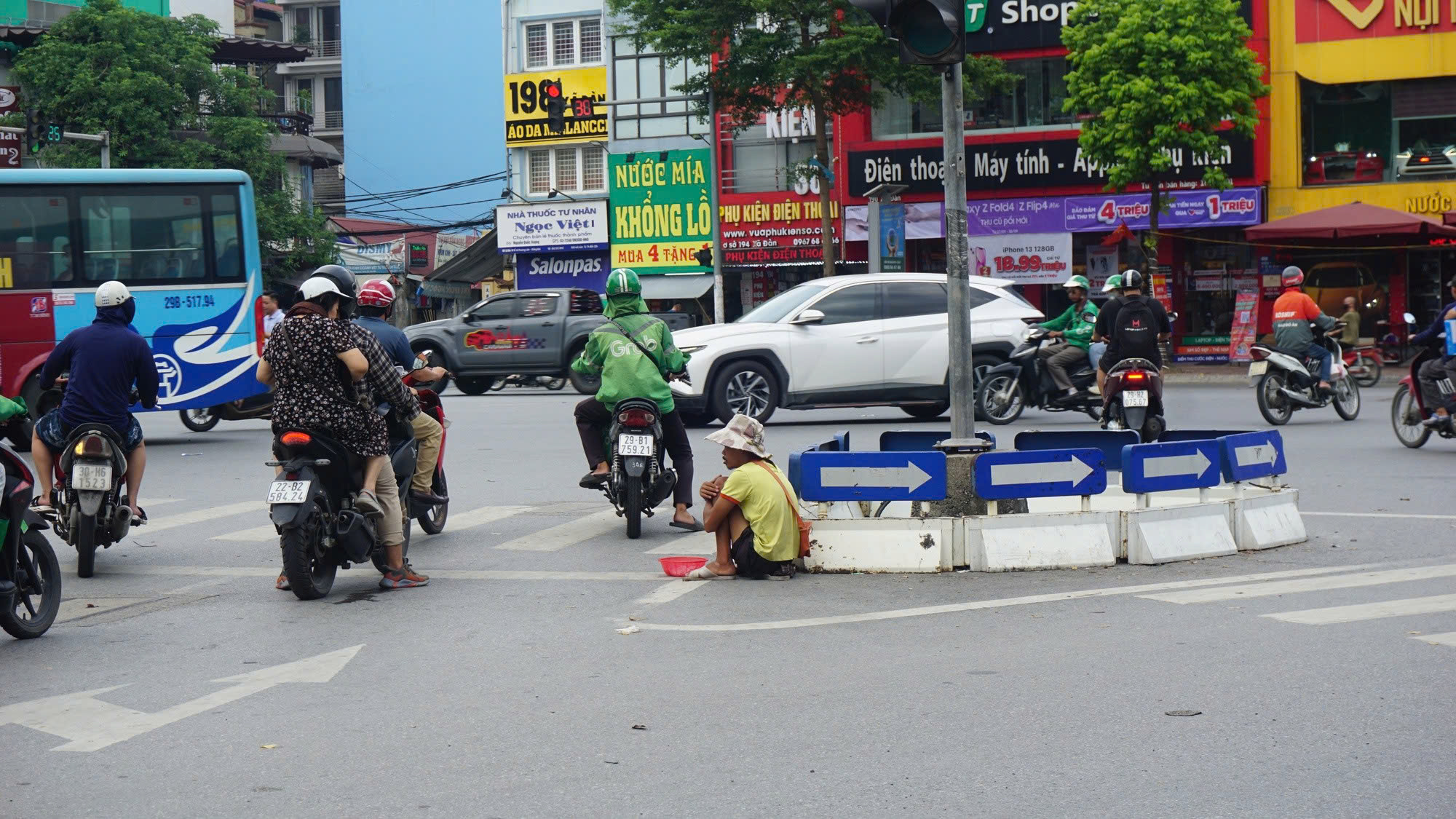 Tăng cường công tác quản lý người lang thang xin ăn tại TPHCM (Công văn 4665/UBND-VX) 
