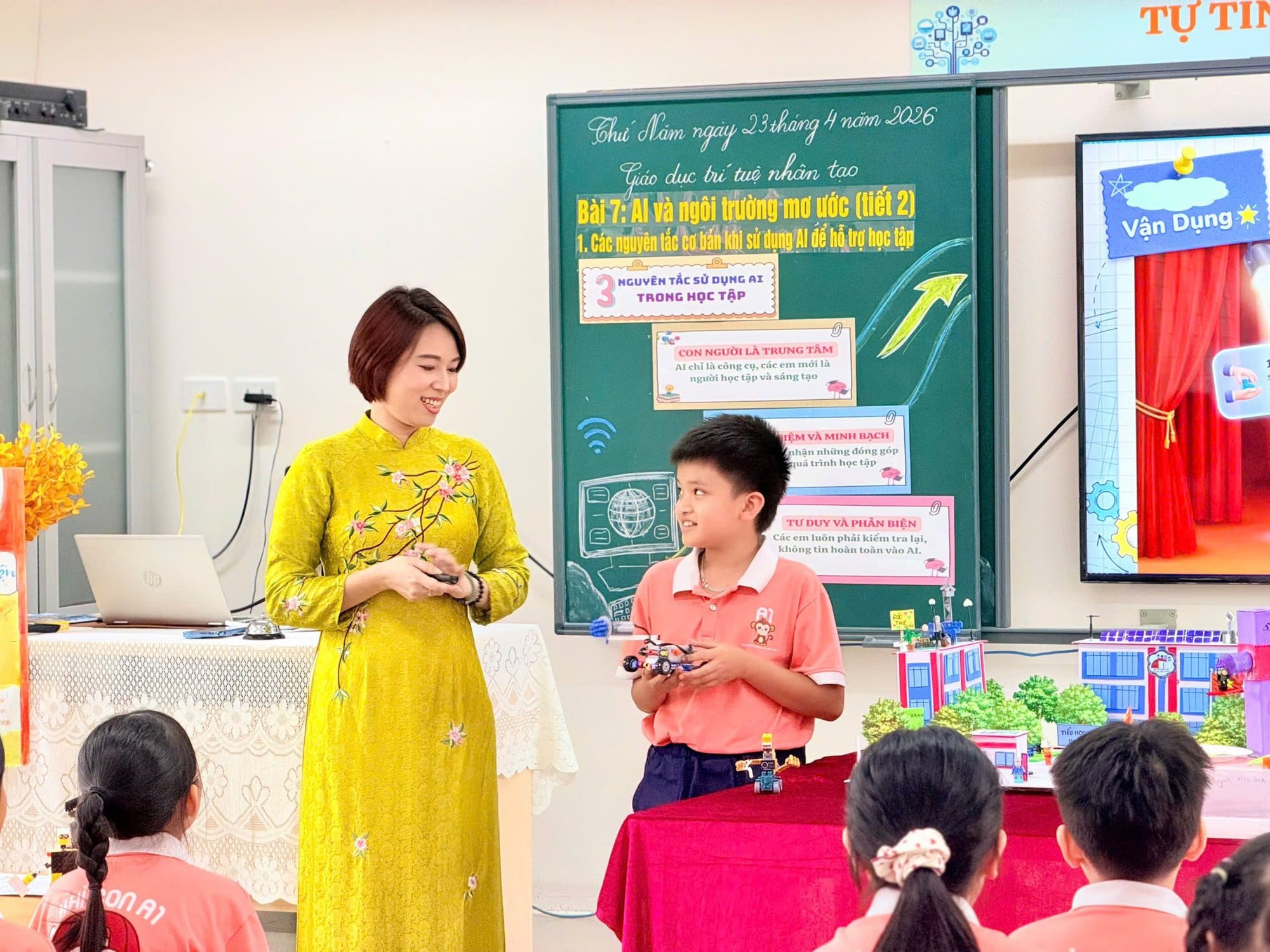 Mốc thời gian thuyên chuyển giáo viên tại TPHCM năm 2026 (Hình ảnh từ Internet)