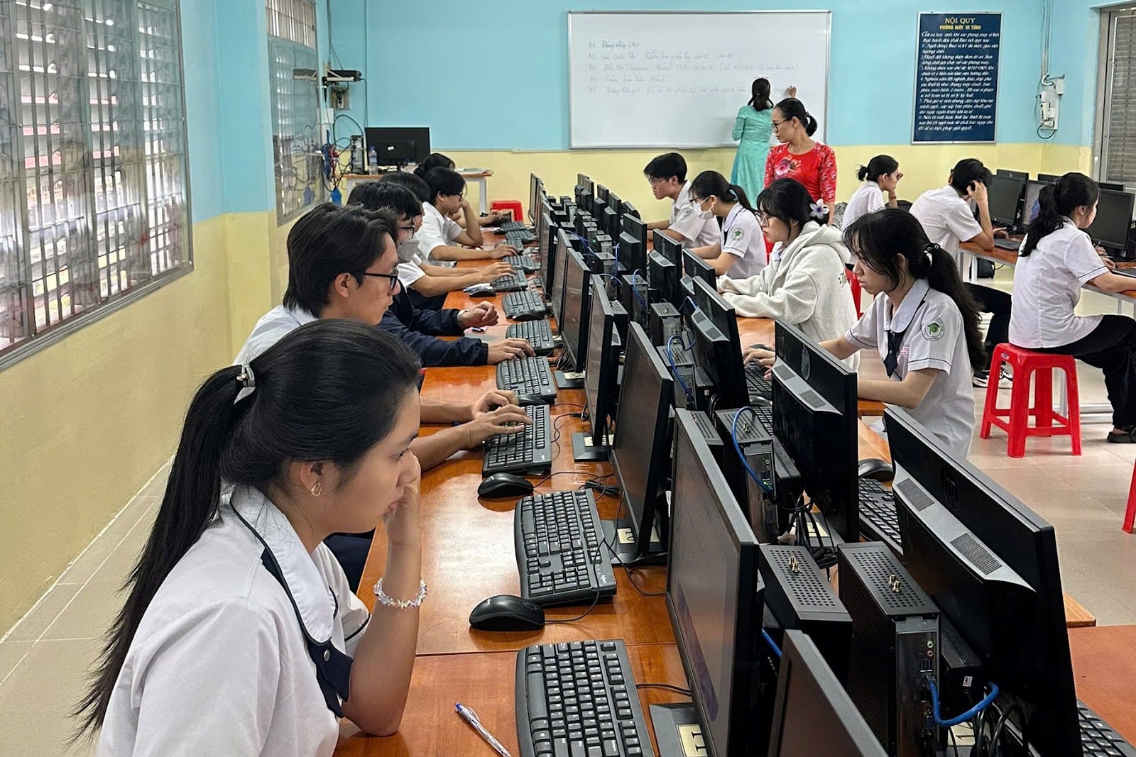 Bộ GD&ĐT đề xuất cho học sinh THCS và THPT kiểm tra định kỳ trên máy tính