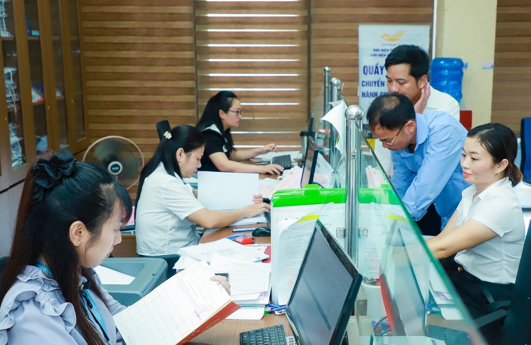 Chế độ, chính sách đối với công chức được cho thôi việc từ 01/8/2026 gồm những gì