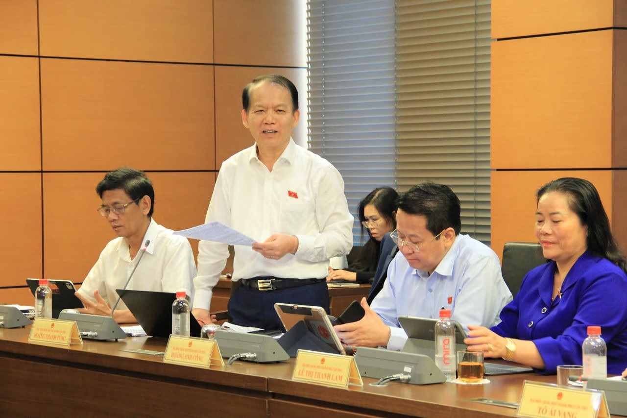 Bộ trưởng Hoàng Thanh Tùng phát biểu tại phiên họp.